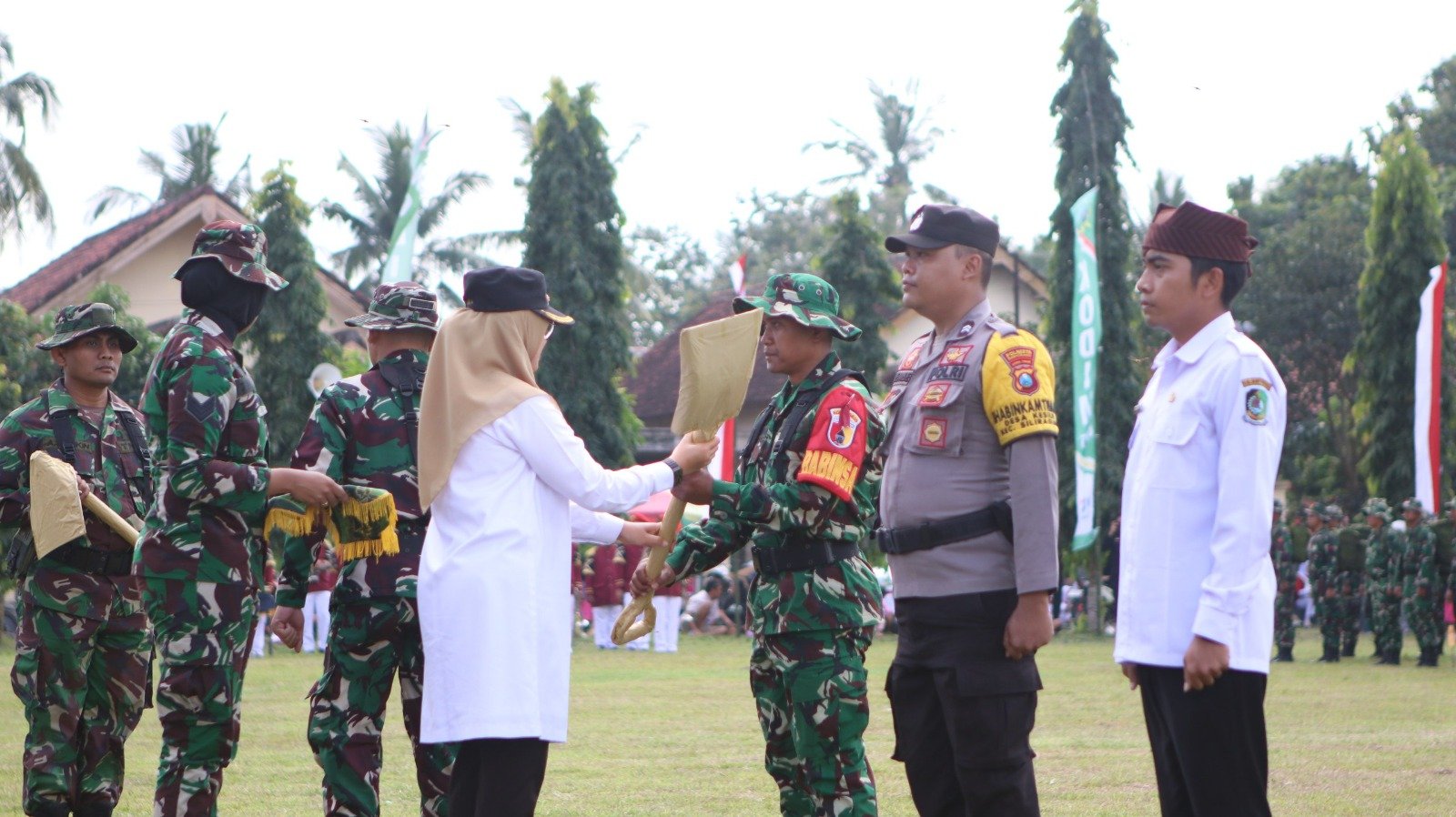 TNI Manunggal Bersama Rakyat, Gotong Royong Wujudkan Pembangunan Fisik dan Kuatkan Mental Spiritual