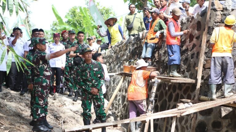 Terima Kasih Pak TNI, Desa Kami Kini Punya Jembatan Penghubung,” Ucap Warga kepada Dandim Banyuwangi