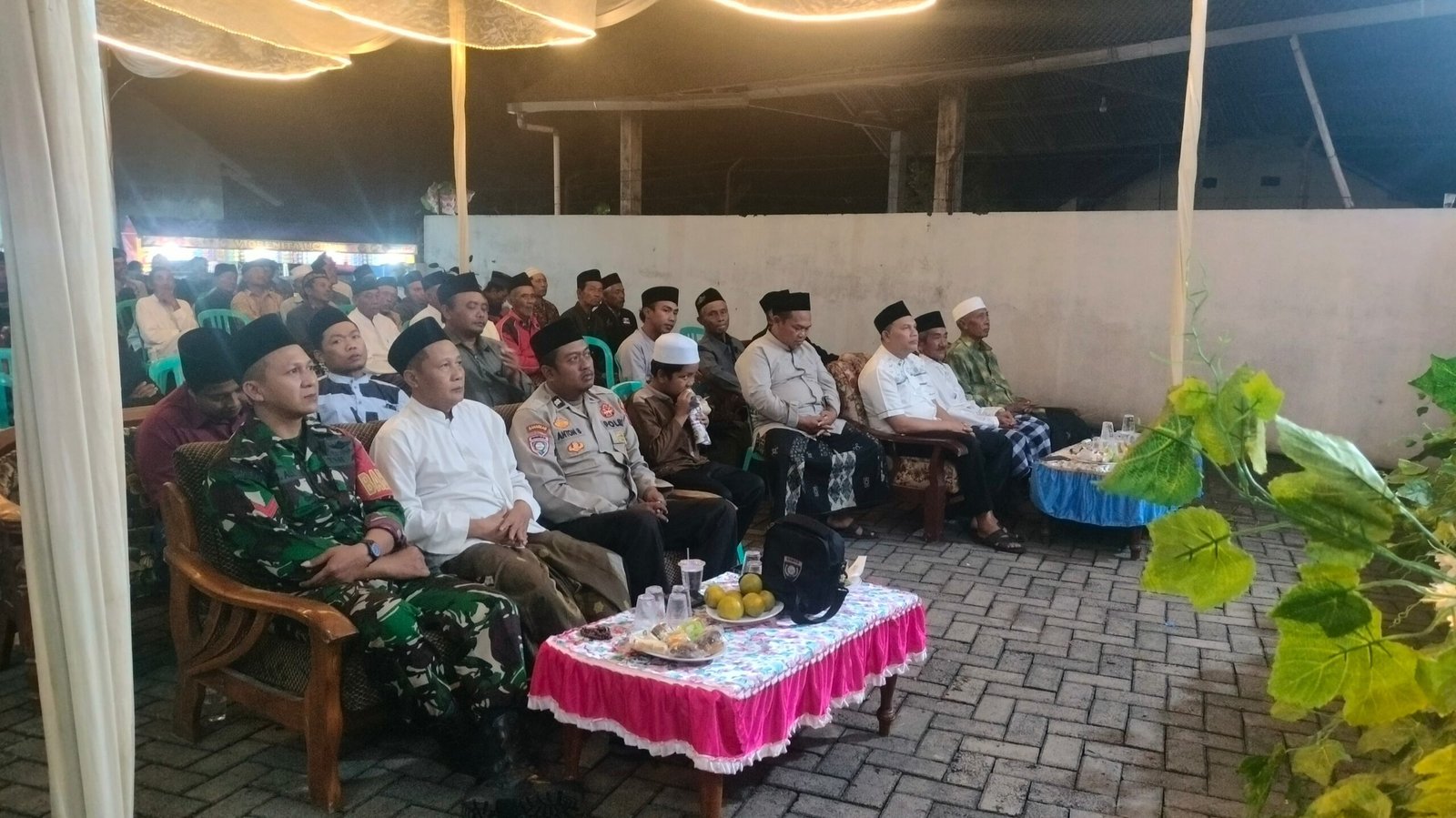 Babinsa Koramil 0825/20 Songgon Produktif Dalam Kegiatan Pengajian Dan Santunan Yatim Piatu