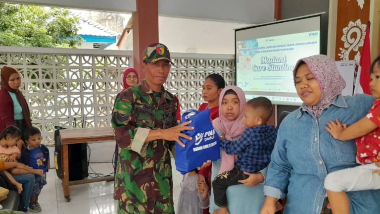 Babinsa Koramil 0825/20 Songgon Produktif Dukung Program Pencegahan Stunting Dan Imunisasi Bersama PNM Banyuwangi