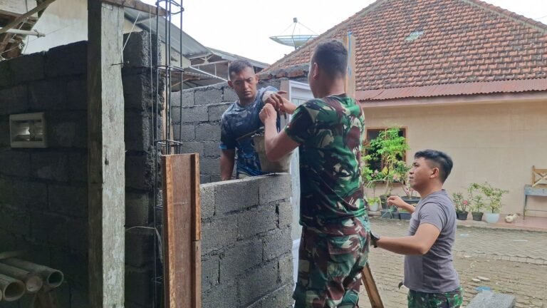 Satgas TMMD Bangun Fasilitas MCK di Pasar Tradisional Siliragung