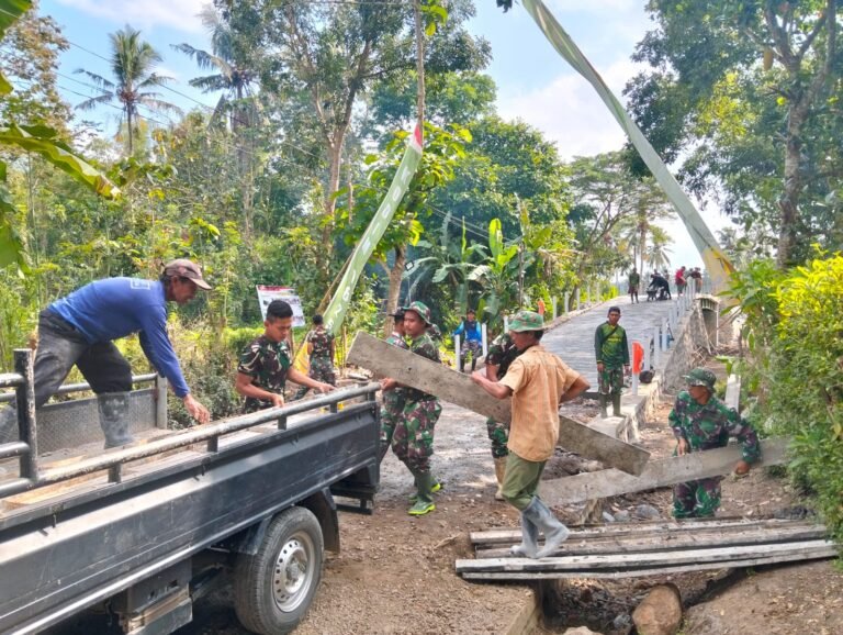 Satgas TMMD 125 Kodim 0825/Banyuwangi Laksanakan Pembangunan Jembatan di Siliragung