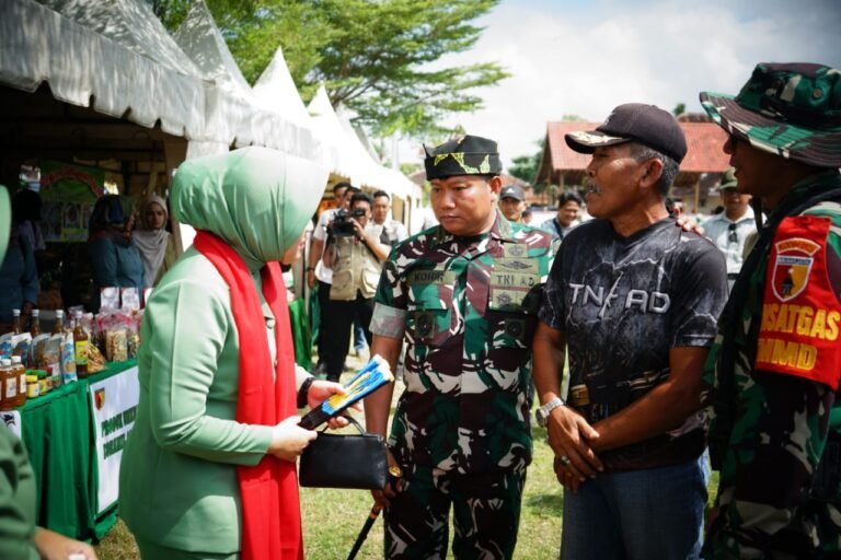 Pertemuan Emas Mantan Pelatih dan Murid di TMMD 125 Banyuwangi