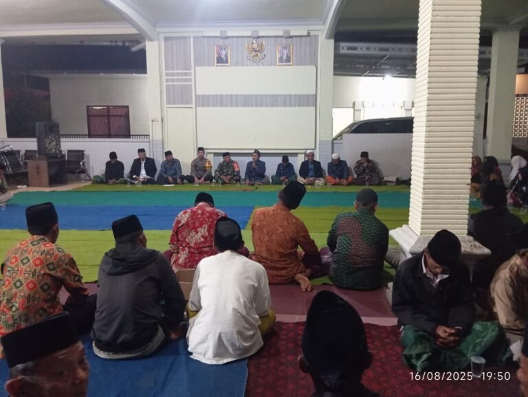 Babinsa Koramil 0825/20 Songgon Hadiri Malam Tasyakuran HUT RI ke-80 di Desa Sumberarum