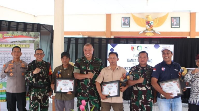 Lewat Lensa Kamera, Kemanunggalan TNI-Rakyat di TMMD ke-125 Banyuwangi Terbingkai Sempurna