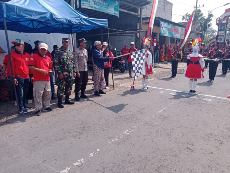 Koramil Songgon Sukseskan Karnaval HUT RI Ke-80 Dengan Semangat Produktivitas Dan Kebersamaan