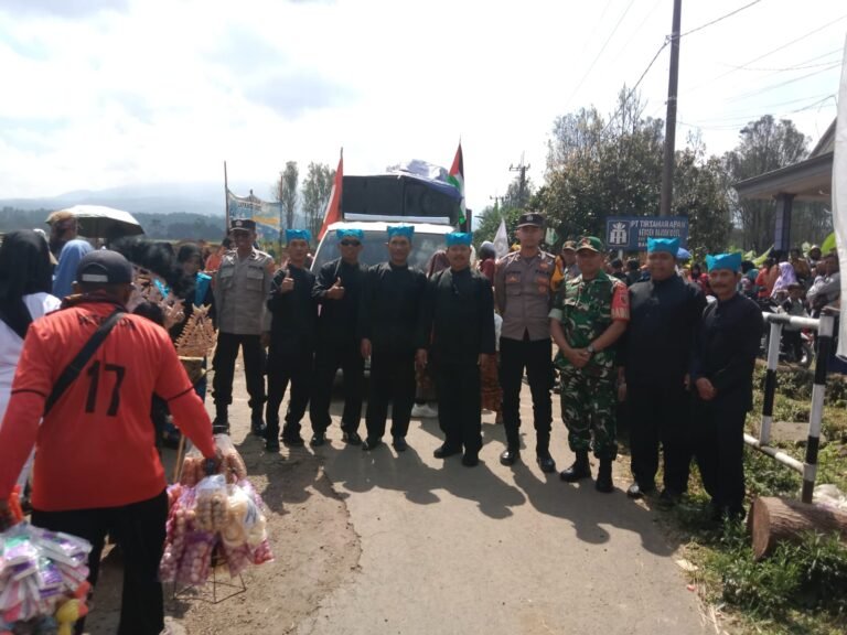 Babinsa Koramil 0825/20 Songgon Produktif Dukung Penuh Karnaval HUT RI Ke-80 Di Desa Sumberarum