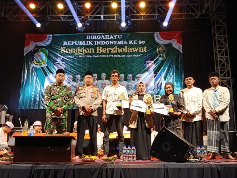 Babinsa Koramil 0825/20 Songgon Hadiri Malam Resepsi Dan Pengajian Dalam Rangka HUT RI Ke-80 Desa Songgon