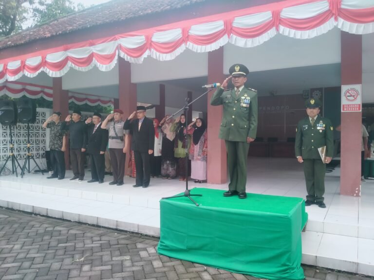 Koramil 0825/20 Songgon Sukses Mengukuhkan 45 Anggota PASKIBRA Kecamatan Songgon Tahun 2025