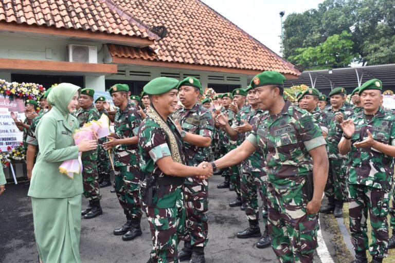Acara Penerimaan Dandim 0825,/Banyuwangi Letkol Arm Triyadi Indra Wijaya S.H., M.I.P. Dan Pelepasan Letkol Arh Joko Sukoyo, S.Sos.M.Han. Di Makodim 0825/Banyuwangi