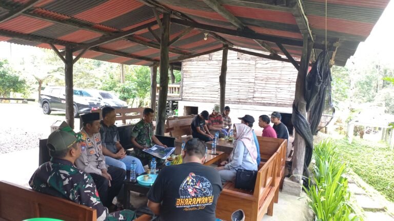 Rapat Koordinasi Pembangunan Jalan Tembus Desa Bayu Ke Desa Sumberbulu Wujudkan Komitmen TNI Dalam Mendukung Pembangunan Infrastruktur Daerah