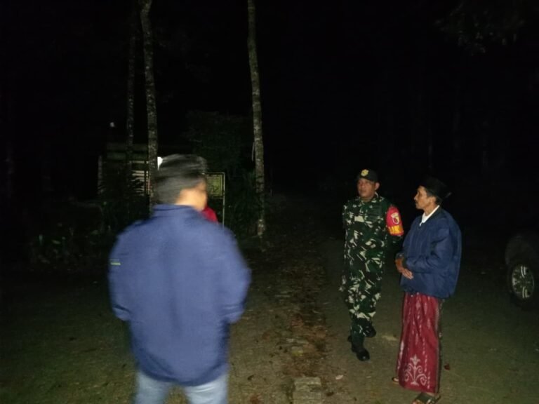 Babinsa Koramil 0825/20 Songgon Bersama Polsek Songgon Dan Warga Lakukan Operasi Pencarian Warga Hilang Di Hutan Lindung Desa Bayu
