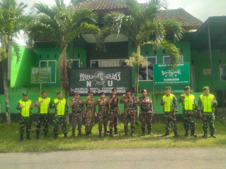 Sinergitas Anggota Koramil Songgon Dan Banser Laksanakan Apel Dan Patroli Gabungan Di Wilayah Kecamatan Songgon