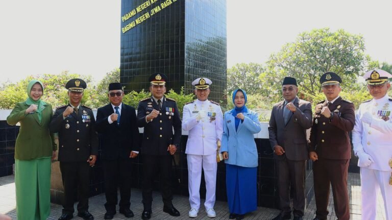 Dandim 0825/Banyuwangi Ikuti Ziarah Nasional HUT TNI ke-80 di TMP Wisma Raga Satria