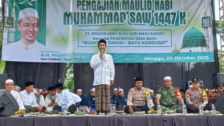 Babinsa Koramil 0825/20 Songgon Hadiri Pengajian Akbar Maulid Nabi Muhammad SAW, Perkuat Keharmonisan Umat Beragama