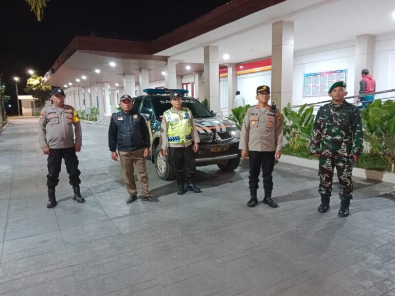 TNI-Polri Sinergi Jaga Kamtibmas, Koramil 0825-03/Glagah dan Polsek Glagah Gelar Patroli Bersama