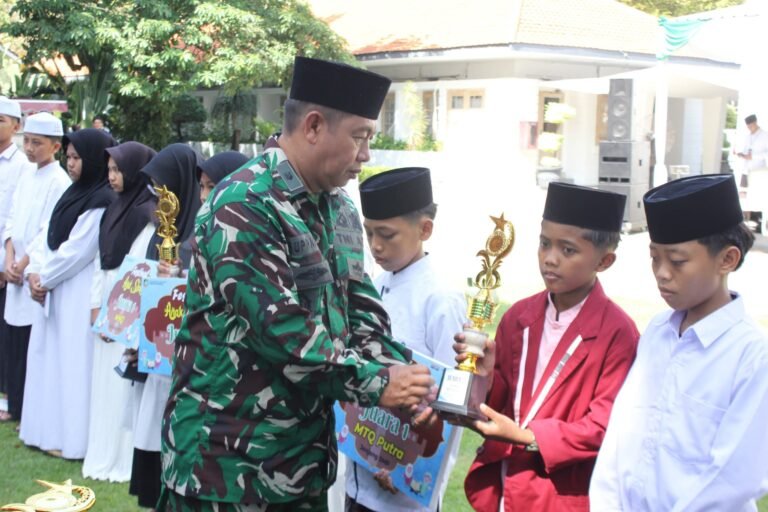 Kasdim 0825/Banyuwangi Tegaskan Nilai Kepesantrenan sebagai Pilar Kebangsaan di Peringatan Hari Santri Nasional 2025