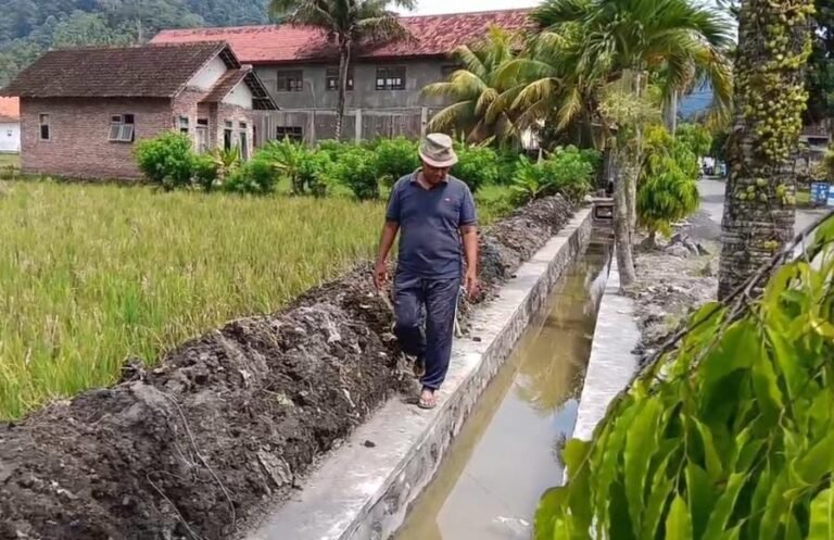 Pembangunan Drainase Di Dusun Krajan 1B, Desa Lebakharjo, Kecamatan Ampelgading, Kabupaten Malang , Menunjukkan Prestasi. Satgas TNI Manunggal Membangun Desa (TMMD) Ke-126