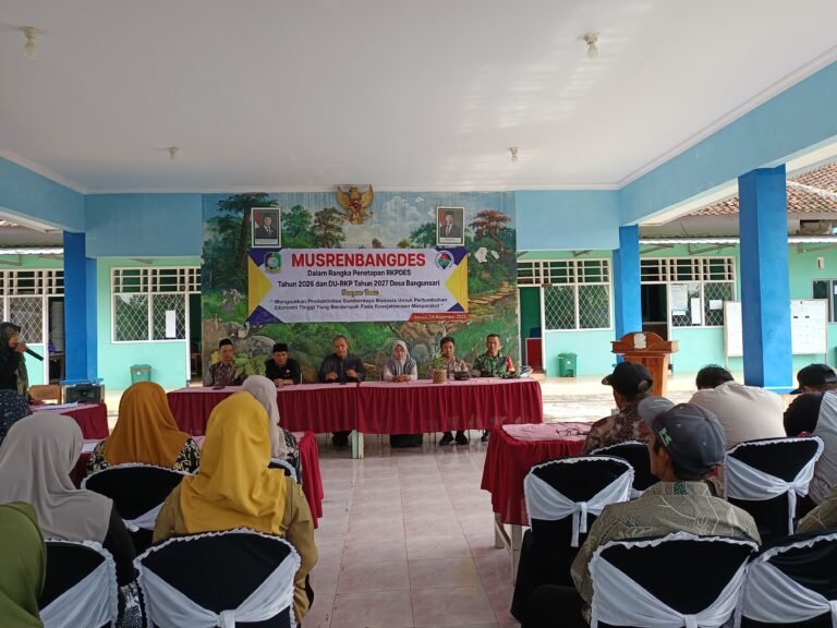 Babinsa Koramil 0825/20 Songgon Hadiri Musrenbangdes Dalam Rangka Penetapan RKPDES TA 2026 Dan DU-RKP TAHUN 2027 Desa Bangunsari