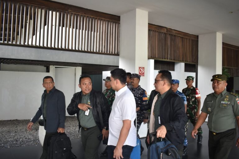 Mendarat di Bumi Blambangan, Brigjen TNI Dwi Hariyono Buka Kunjungan Kerja ke Situbondo — Kasdim 0825 Banyuwangi Pimpin Penyambutan di Bandara Internasional Banyuwangi