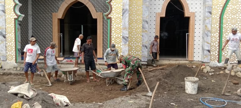 Babinsa Koramil Songgon Bersama Masyarakat Raih Momen Emas Renovasi Masjid Baitunnur—Semangat Gotong Royong Masih Hidup Di Hati Warga Sragi