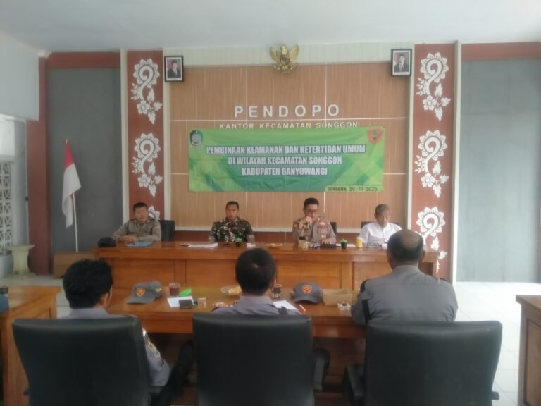 Danramil Songgon Pimpin Pembinaan Satgas Linmas: Wujud Sinergi TNI-Polri Jaga Stabilitas Keamanan Wilayah