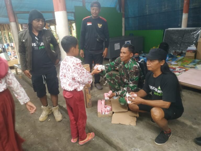 Kembalikan Senyum Anak Semeru, Kodim 0821 Dampingi Trauma Healing Mahasiswa Unej di Sekolah Darurat
