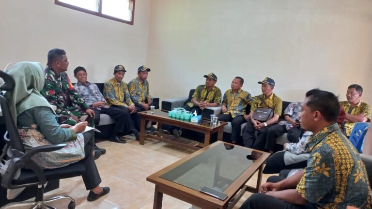 Babinsa Koramil Songgon Turun Langsung: Koordinasi Strategis Lahan KDKMP Dan Program Tora Di Desa Bayu