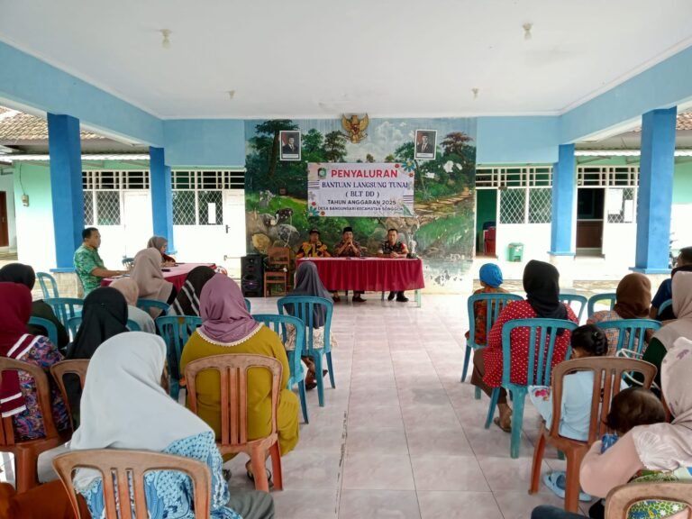 Semangat Produktif, Babinsa Koramil Songgon Kawal Ketat Penyaluran BLT DD: Komitmen Nyata TNI Pastikan Bantuan Tepat Sasaran