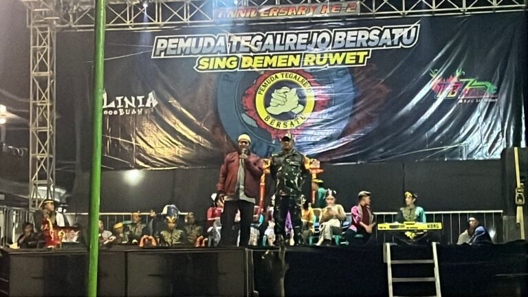 Babinsa Koramil Songgon Kawal Ketat Anniversary Pemuda Tegal Rejo, 300 Warga Larut dalam Harmoni Campur Sari