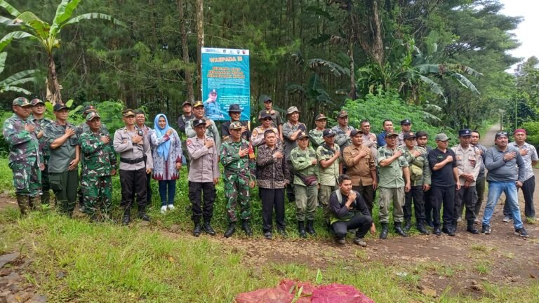 Operasi Kamtibmas Perhutani: Koramil Songgon Gelar Patroli Gabungan Amankan Kawasan Hutan Bayu