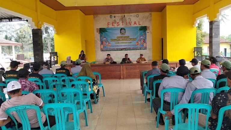 Babinsa Koramil Songgon Gencarkan Literasi Hukum: Linmas dan RT/RW Desa Parangharjo Dibekali Kesadaran Hukum di Garda Terdepan