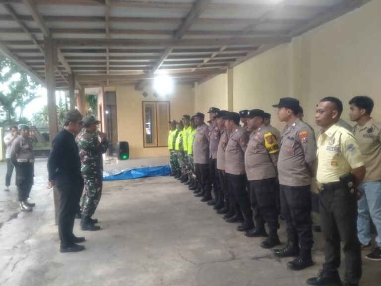 Sinergitas TNI-POLRI Songgon: Apel Gabungan Dan DOA Bersama Amankan Malam Pergantian Tahun 2026