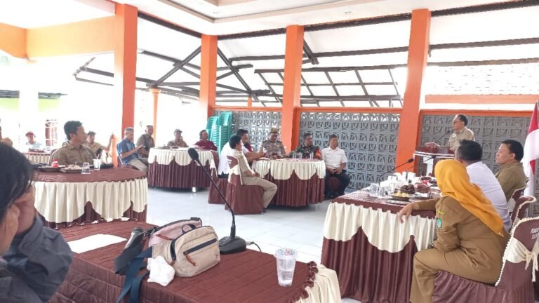 Kadis Kehutanan Jatim Turun Langsung, Babinsa Koramil Songgon Kawal Penguatan Kelompok Tani Desa Bayu
