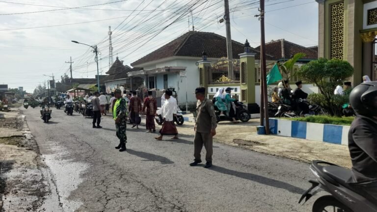 Koramil 0825/20 Songgon Amankan Ziarah Kubro MWC NU, Momentum Harlah NU Ke-100 Berjalan Tertib Dan Khidmat