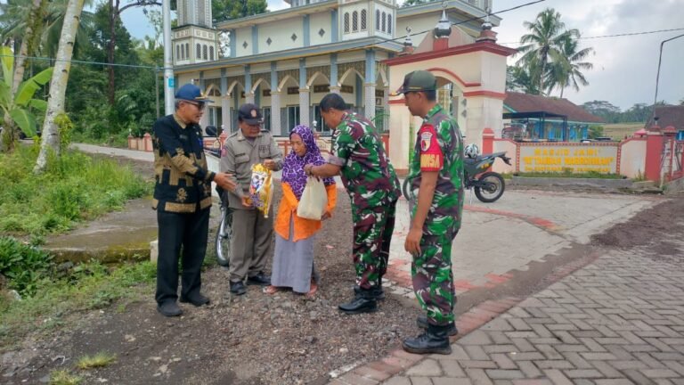 Komandan Koramil Songgon Memimpin Aksi Sosial: Distribusi Sembako Duafa Tepat Sasaran Bangunsari