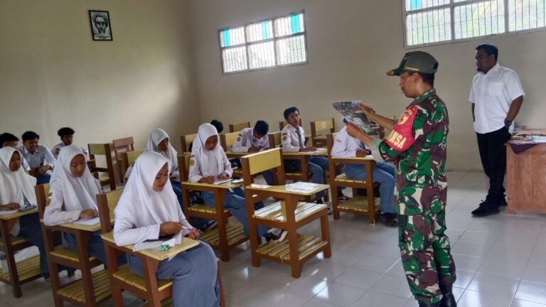 Babinsa Koramil Songgon Gencarkan Wasbang, Tanamkan Patriotisme Sejak Dini Kepada Generasi Muda