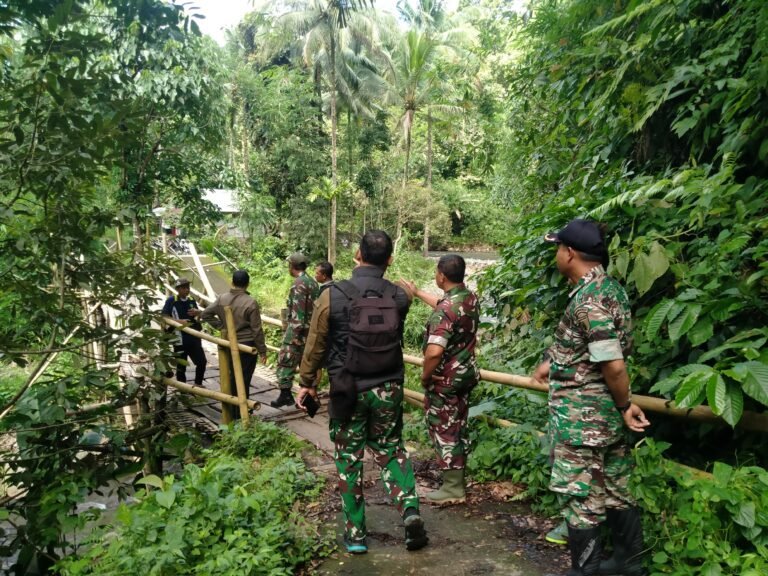 Komandan Koramil Songgon Pandu Survey Strategis Jembatan Gantung Sungai Binau: Infrastruktur Penghubung Desa Songgon Siap Dikerjakan