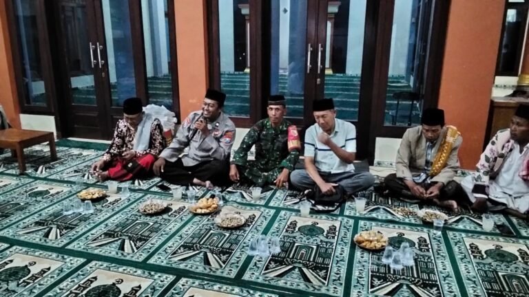 Babinsa Koramil Songgon Hadir Intens Di Tengah Jamaah Ramadhan, Intensitas Pembinaan Terhadap Masyarakat Semakin Menguat