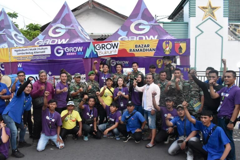 Ramadan Menginspirasi di Banyuwangi: Giat Bagi Takjil dan Kampanye Kreatif Rekrutmen Prajurit TNI Menggema di Depan Kantor Kodim 0825/Banyuwangi