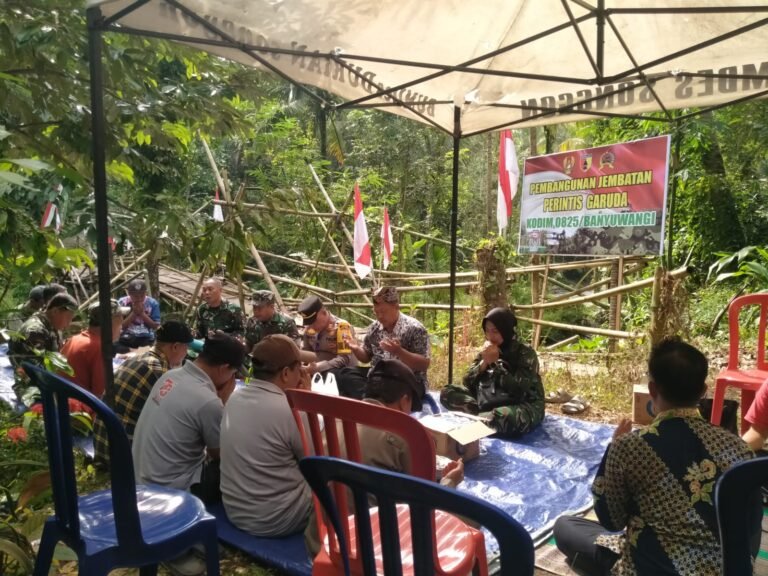 TNI Perkuat Kehadiran di Pelosok: Letkol Tryadi Pimpin Tasyakuran Pembangunan Jembatan Garuda Tahap III, Warga Songgon Sambut dengan Haru