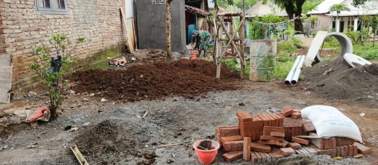 Pembangunan Sanitasi TMMD ke-128 Dapat Antusiasme Warga Dusun Leduk Probolinggo.