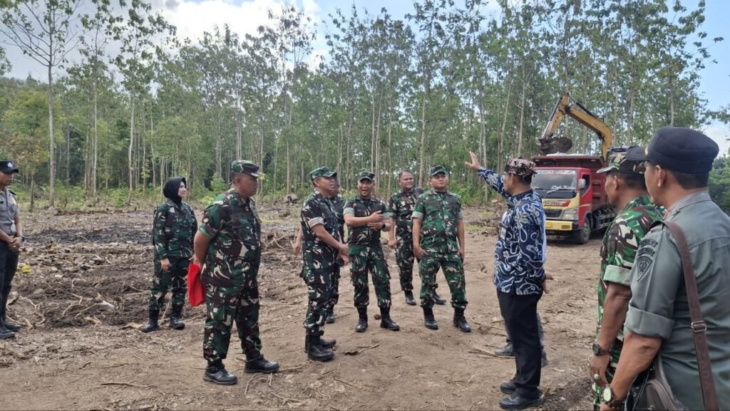 Dandim 0825/Banyuwangi Dampingi Tim Pengawas Kemhan Tinjau Pembangunan Batalyon TP di Purwoharjo